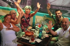 beste-Geburtstag-Idee-Berlin-Burlesque-Bar-Alexanderplatz-Erlebnis-Restaurant-Lieschen-Mueller-mit-Cirque-du-burlesque-Show-in-Berlin-unter-dem-Fernsehturm-2026