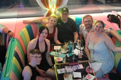 beste-Idee-fuer-deine-Weihnachtsfeier-in-Berlin-Lieschen-Mueller-Bar-und-Cirque-du-Burlesque-Fernsehturm-Alexanderplatz-2026