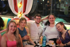 beste-Idee-fuer-deinen-Geburtstag-Lieschen-Mueller-Burlesque-Bar-Berlin-Erlebnis-Restaurant-und-Eventlocation-im-Fernsehturm