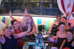 beste-Idee-fuer-deinen-Geburtstag-in-Berlin-Lieschen-Mueller-Burlesque-Bar-Erlebnis-Restaurant-und-Eventlocation-im-Fernsehturm
