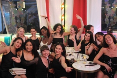 beste-JGA-Idee-Berlin-Burlesque-Bar-Alexanderplatz-Erlebnis-Restaurant-Lieschen-Mueller-mit-Cirque-du-burlesque-Show-in-Berlin-unter-dem-Fernsehturm-2026