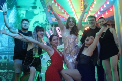 beste-Junggesellenabschied-Idee-in-Berlin-Burlesque-Bar-Alexanderplatz-Erlebnis-Restaurant-Lieschen-Mueller-mit-Cirque-du-burlesque-Show-in-Berlin-unter-dem-Fernsehturm-2026