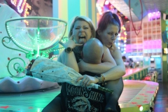 beste-Party-Idee-Berlin-Burlesque-Bar-Alexanderplatz-Erlebnis-Restaurant-Lieschen-Mueller-mit-Cirque-du-burlesque-Show-in-Berlin-unter-dem-Fernsehturm-2026