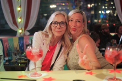 beste-idee-fuer-deinen-Maedelsabend-Burlesque-Bar-und-Erlebnis-Restaurant-Lieschen-Mueller-mit-Cirque-du-burlesque-Show-in-Berlin-unter-dem-Fernsehturm-Alexanderplatz-2026