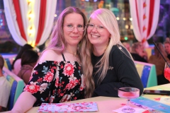 Girlpower-Abend-Girlsclub-in-Berlin-in-der-Burlesque-Bar-und-Erlebnis-Restaurant-Lieschen-Mueller-im-Fernsehturm-Alexanderplatz