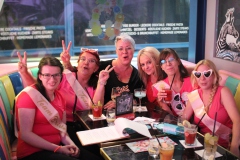 Lieschen-Mueller-Burlesque-Bar-Berlin-dein-Junggesellenabschied-Erlebnis-Restaurant-und-Eventlocation-im-Fernsehturm-2026