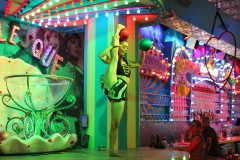 Top-Idee-fuer-deine-Weihnachtsfeier-in-Berlin-Lieschen-Mueller-Bar-und-Cirque-du-Burlesque-Fernsehturm-Alexanderplatz-2026
