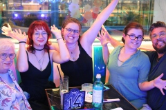 angesagte-Maedelsabend-Location-Burlesque-Bar-und-Erlebnis-Restaurant-Lieschen-Mueller-mit-Cirque-du-burlesque-Show-in-Berlin-unter-dem-Fernsehturm-Alexanderplatz-2026