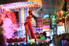 beste-Abend-Idee-in-Berlin-und-Gruppen-Abend-Lieschen-Mueller-Bar-und-Cirque-du-Burlesque-Fernsehturm-Alexanderplatz-2026