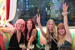 beste-idee-fuer-deinen-Maedelsabend-Burlesque-Bar-und-Erlebnis-Restaurant-Lieschen-Mueller-mit-Cirque-du-burlesque-Show-in-Berlin-unter-dem-Fernsehturm-Alexanderplatz-2026