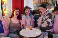 deine-Geburtstag-Idee-Burlesque-Bar-Berlin-Alexanderplatz-Erlebnis-Restaurant-Lieschen-Mueller-mit-Cirque-du-burlesque-Show-in-Berlin-unter-dem-Fernsehturm-Juni-2026