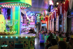 top-Burlesque-Party-Bar-und-Erlebnis-Restaurant-Lieschen-Mueller-mit-Cirque-du-burlesque-Show-in-Berlin-unter-dem-Fernsehturm-Alexanderplatz-2026