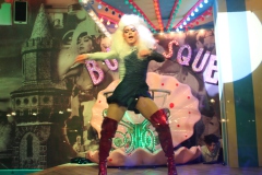 ultimative-Idee-fuer-deinen-Abend-in-Berlin-Lieschen-Mueller-Burlesque-Bar-Berlin-Erlebnis-Restaurant-und-Eventlocation-im-Fernsehturm