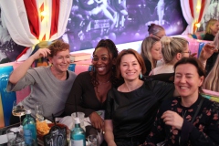 ieschen-Mueller-Burlesque-Bar-Berlin-Erlebnis-Restaurant-Berlin-Fernsehturm-Bestes-Weihnachtsgeschenk-0