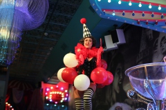 beste-Burlesque-Eventlocation-und-Erlebnis-Restaurant-Lieschen-Mueller-mit-Cirque-du-burlesque-Show-in-Berlin-unter-dem-Fernsehturm-Alexanderplatz-2026