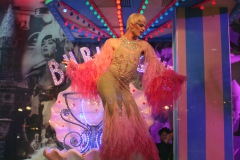 beste-Burlesque-Show-in-Berlin-und-Erlebnis-Restaurant-Lieschen-Mueller-mit-Cirque-du-burlesque-Show-in-Berlin-unter-dem-Fernsehturm-Alexanderplatz-2026