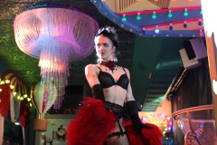 beste-Idee-fuer-deinen-Abend-in-Berlin-Lieschen-Mueller-Burlesque-Bar-Berlin-Erlebnis-Restaurant-und-Eventlocation-im-Fernsehturm