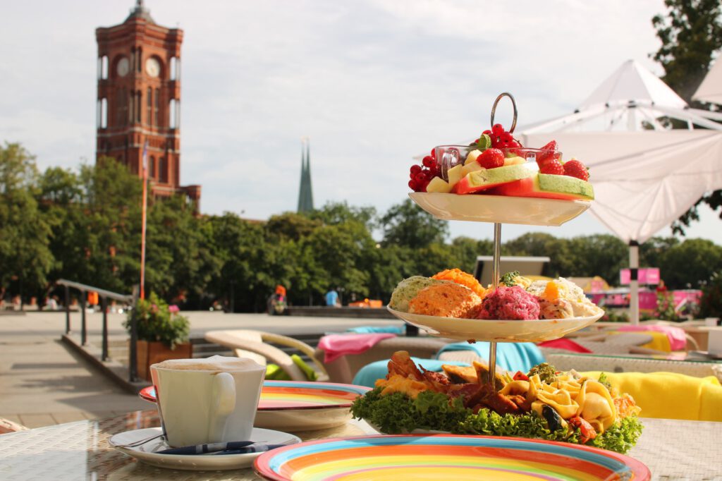 Frühstücken unterm Fernsehturm – dein Frühstücks Restaurant in Berlin 2 etagerebrunch7
