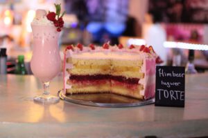 cake and milkshake in lieschen mueller berlin