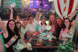 JGA Mädelsabend Berlin Alexanderplatz, Burlesque, Gin & Glitzer im Lieschen Müller!