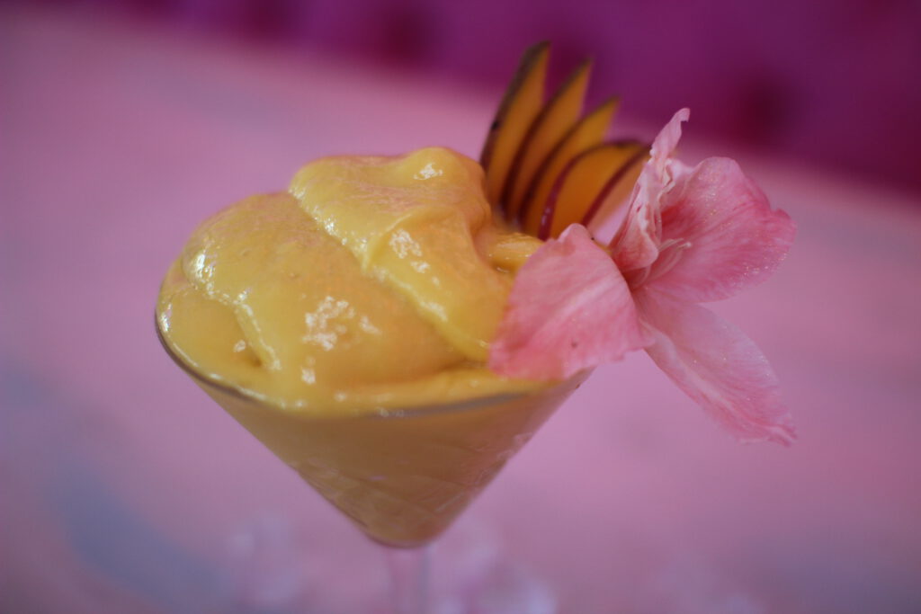 150 Cocktails mit Show: Lieschen Müllers Zirkus-Bar am Alexanderplatz