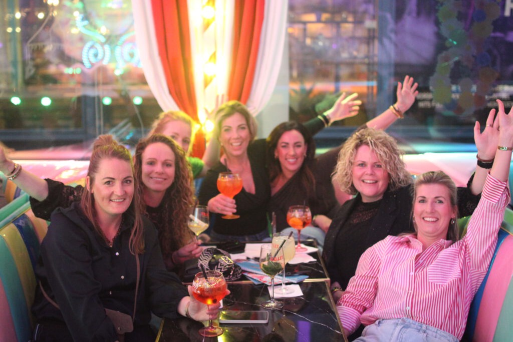 Mädelsabend mit Wow-Effekt, Warum Lieschen Müller der heißeste Treffpunkt für Freundinnen in Berlin ist!