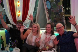 News 6 Double‑Date mit Turmfunkeln! Dates, Drinks & Show im Lieschen Müller!