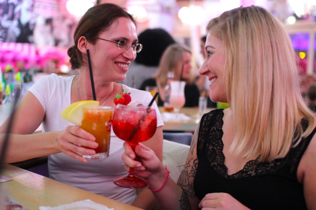 Bar Terrasse mit Cocktails Berlin im Lieschen Mueller