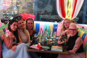 burlesque dinner berlin im lieschen mueller