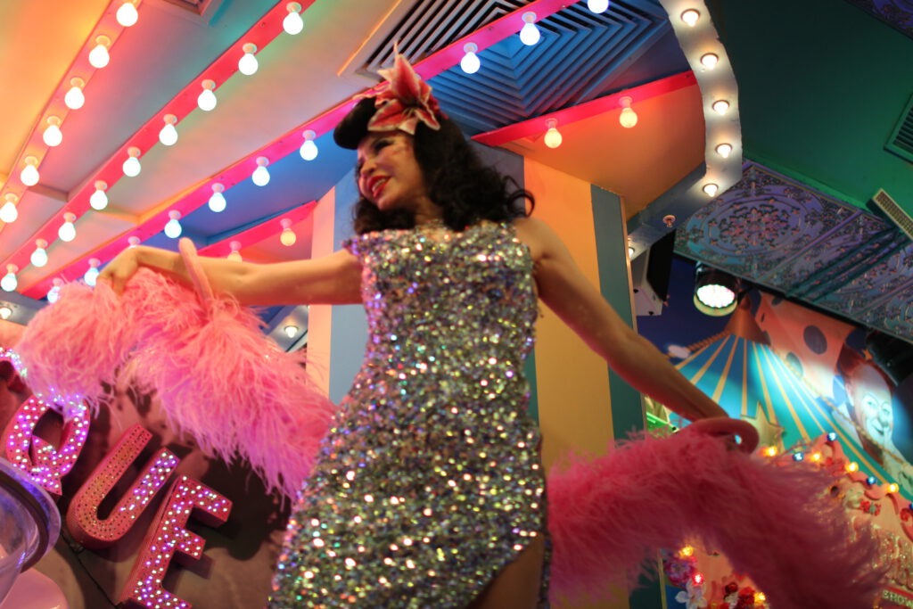 Show Restaurant Berlin Mitte: Essen, Cocktails & Burlesque im Lieschen Mueller Berlin
