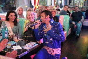 News 3 Lieschen Mueller Bar Cirque du Burlesque Erlebnis Restaurant Berlin Fernsehturm 2